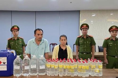 Lò sản xuất giấm ăn giả pha a-xít và nước lã tiêu thụ 1.000 lít mỗi ngày
