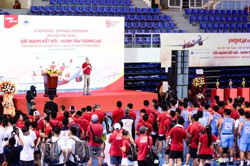 Gần 600 'chiến binh bầu trời' Vietjet tranh tài thể thao vì môi trường biển