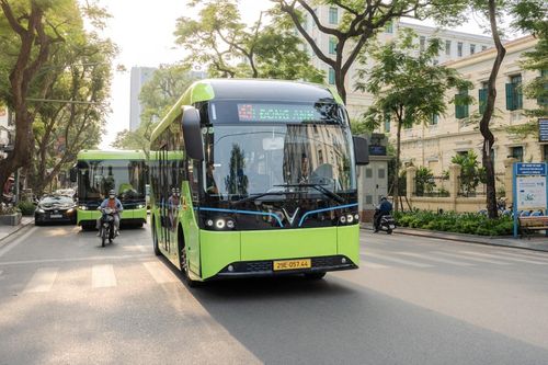Trải nghiệm xe buýt xanh đến Triển lãm Thành tựu Đất nước