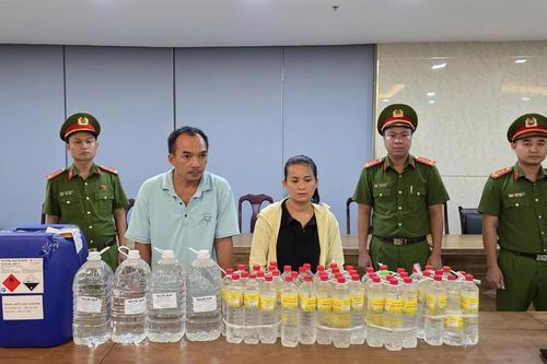 Đà Nẵng: Bắt nhóm đối tượng sản xuất 1.000 lít giấm giả mỗi ngày
