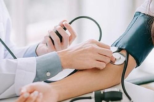 Người bệnh tăng huyết áp có nên uống nước gừng?