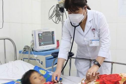 Cứu sống bệnh nhi 8 tuổi bị hóc dị vật đường thở