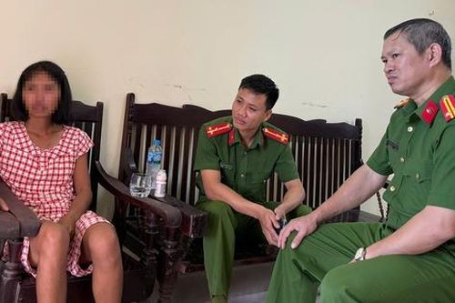 Giải cứu người phụ nữ 31 tuổi lên cầu Hiệp định nhảy sông tự tử