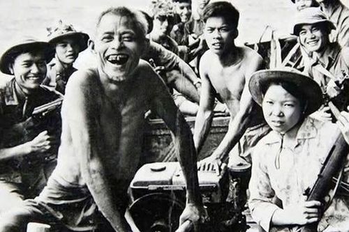 O Thu - người chèo đò qua dòng sông 'mưa đỏ' Thạch Hãn