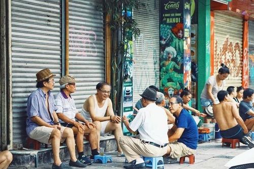Thưởng trà góc phố