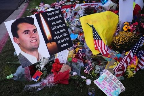 Truyền thông Mỹ: FBI phỏng vấn 'bạn tình chuyển giới' của nghi phạm ám sát Charlie Kirk