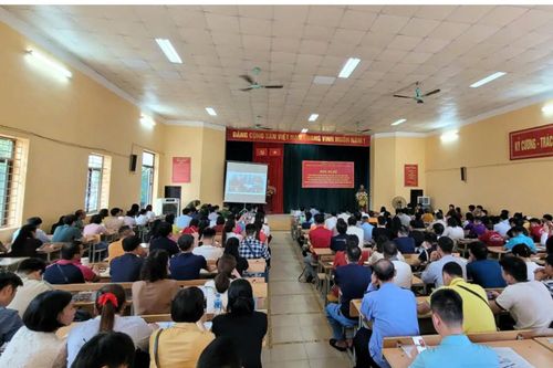 Hướng dẫn hàng trăm chủ cơ sở, hộ gia đình cập nhật dữ liệu, kết nối thiết bị báo cháy