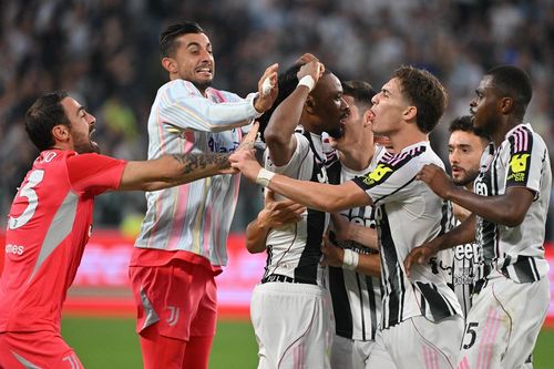 Juventus hạ Inter ở trận derby điên rồ