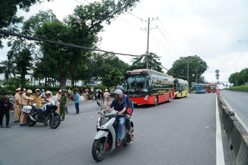 Loạt xe khách vi phạm bị xử lý tại TP.HCM
