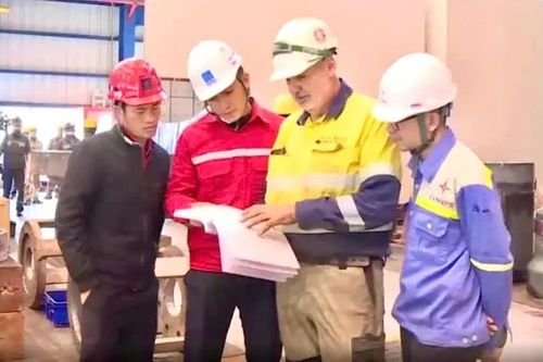 Doanh nghiệp gặp khó khi gia hạn giấy phép lao động, Bộ Nội vụ nói gì?