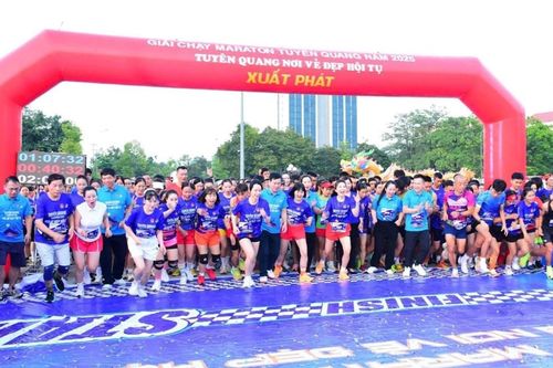 Gần 1.000 VĐV tham gia Giải chạy Marathon 'Tuyên Quang- Nơi vẻ đẹp hội tụ'