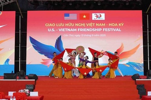 Giao lưu văn hóa, hữu nghị Việt Nam-Hoa Kỳ tại thành phố Cần Thơ