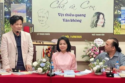 Ra mắt hai tập thơ 'Vệt thiều quang' và 'Vân không'