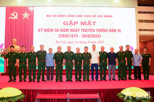 Bộ tư lệnh Lăng Chủ tịch Hồ Chí Minh gặp mặt kỷ niệm 50 năm ngày truyền thống