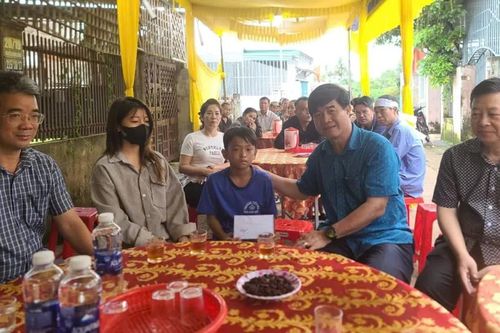 Thảm án ở Đắk Lắk: Xem xét vận động, hỗ trợ 'người hùng' có điều kiện học tập