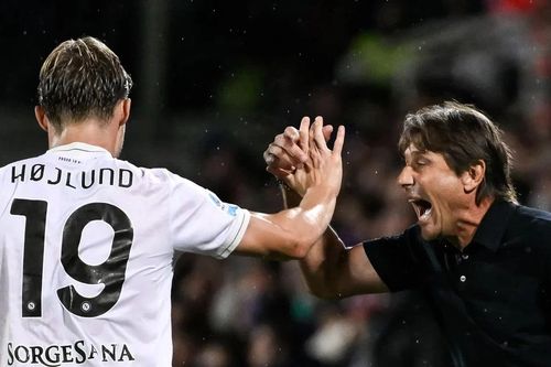 Hojlund ghi bàn khiến CĐV Man Utd cay đắng