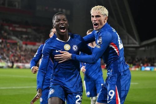 Chelsea ra mắt Garnacho, mất 2 điểm phút cuối