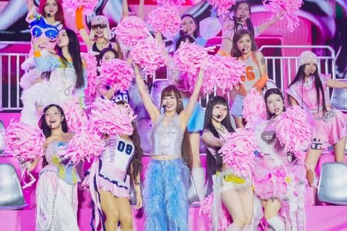 30 em xinh 'cháy hết mình' trong đêm concert đầu tiên tại TP. Hồ Chí Minh