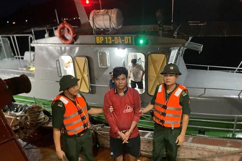 Đồn Biên phòng Côn Đảo phát hiện, bắt giữ đối tượng bị truy nã lẩn trốn trên tàu cá hoạt động trên biển