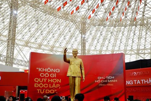 Triển lãm thành tựu Đất nước đón lượng khách kỷ lục
