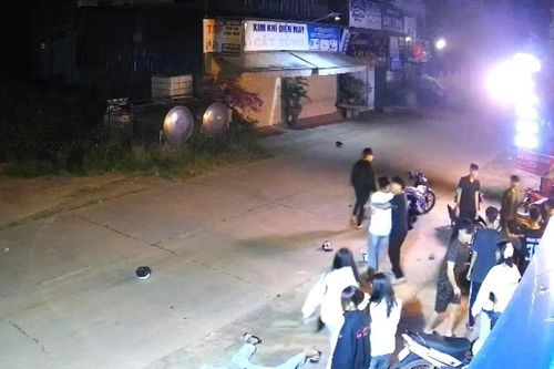 Nam thanh niên tử vong sau khi bị đối thủ dùng đũa bẻ đôi đâm vào mặt