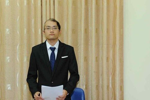 'Tóc rụng nửa đầu' trong kỳ thi khốc liệt bác sĩ nội trú