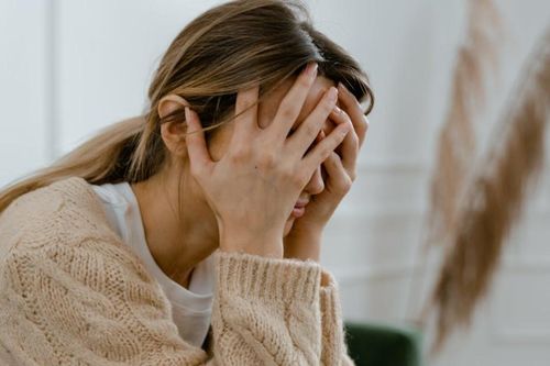 Anh em 'đấu tố' nhau trong đám tang mẹ vì chuyện không nhận tiền phúng điếu