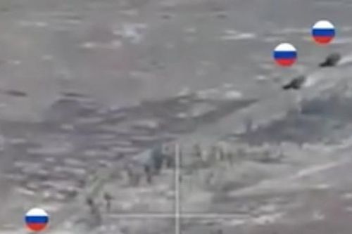 Video UAV Ukraine bắn cháy nhiều xe tăng và xe bọc thép Nga trên tiền tuyến