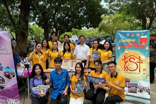 Trường Đại học Kiểm sát tổ chức nhập học cho gần 1.000 sinh viên đại học chính quy