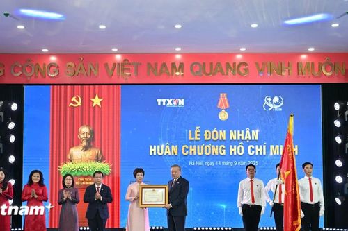 Trao tặng Huân chương Hồ Chí Minh cho Thông tấn xã Việt Nam