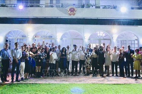 Ngọn lửa hữu nghị Việt Nam - Cuba thắp sáng trời đêm Venezuela