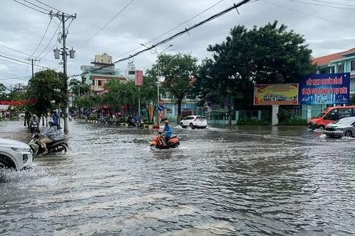 Cà Mau: Mưa to, triều cường dâng cao ảnh hưởng đến sinh hoạt người dân