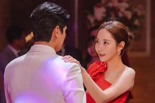 Cặp đôi xứ Hàn 'gương vỡ lại lành' sau màn đấu tố kẻ sống người còn