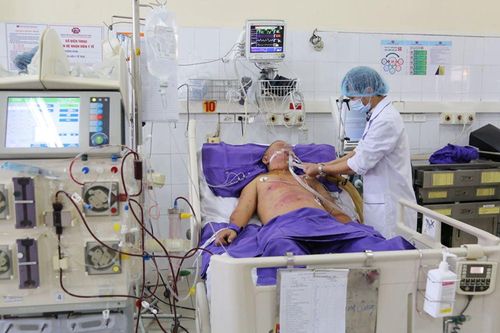 Nam thanh niên Hà Nội suýt mất mạng vì nhậu với lòng lợn và nem chua