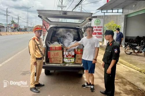 Cảnh sát giao thông liên tiếp phát hiện 2 vụ vận chuyển hàng lậu