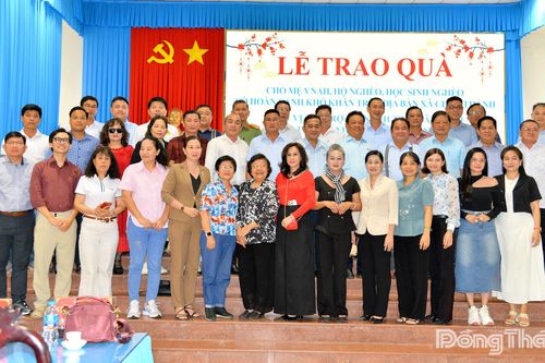 Xã Châu Thành: Khánh thành cầu Tréo và tặng quà cho Mẹ Việt Nam Anh hùng, hộ nghèo
