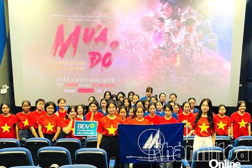 Trường Cao đẳng Sư phạm Trung ương - Nha Trang tổ chức cho hơn 1.500 sinh viên xem phim 'Mưa đỏ'