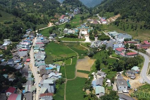Tiếp tục quan tâm đầu tư phát triển toàn diện vùng đồng bào dân tộc thiểu số