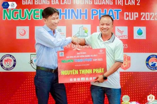 Người 'tiếp lửa' bóng đá đồng hương Quảng Trị