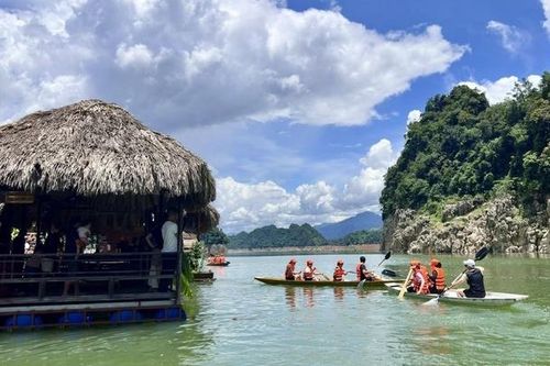 Phát triển dịch vụ du lịch nghỉ dưỡng kết hợp vui chơi giải trí