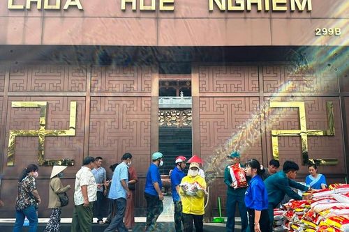 Đạo tràng Pháp Hoa chùa Huê Nghiêm trao 900 phần quà đến bà con có hoàn cảnh khó khăn