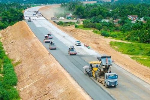 Minister Tran Hong Minh orders provinces to speed up 2025 public investment disbursement