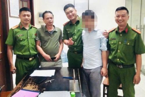Công an phường phối hợp CSGT ngăn chặn nam thanh niên định nhảy cầu Chương Dương