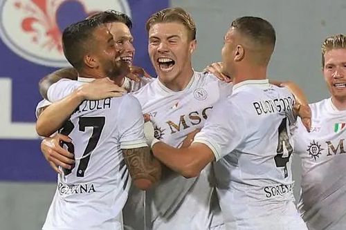Hojlund tỏa sáng ngay trận ra mắt Napoli