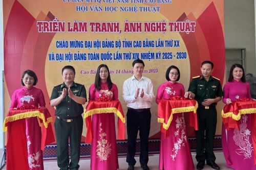 Khai mạc triển lãm tranh, ảnh nghệ thuật chào mừng Đại hội đại biểu Đảng bộ tỉnh lần thứ XX