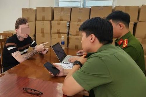 Điều tra vụ người nước ngoài dùng súng đe dọa khách trong quán bar