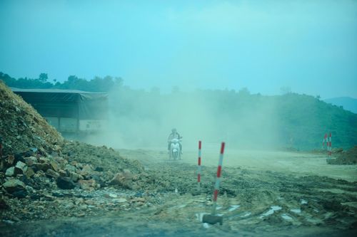 Người dân 'nín thở' khi đi qua đường kết nối biển xanh - đại ngàn Lâm Đồng
