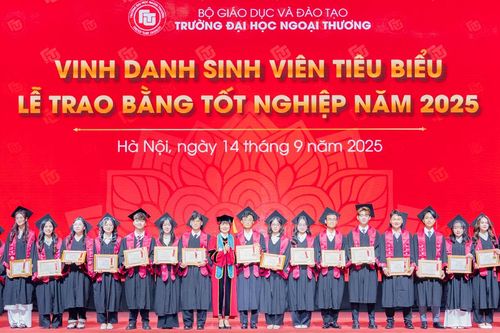 Thủ khoa Ngoại thương nhắn gửi thông điệp 'chọn can đảm mỗi ngày'