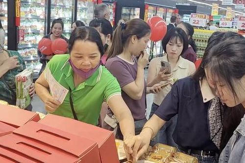 Bánh Trung thu lên kệ sớm, đa dạng phân khúc, thị trường sôi động ngay đầu mùa