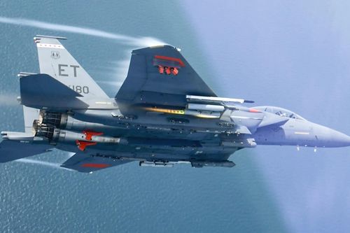 Mỹ biến rocket thông minh APKWS II thành 'vũ khí diệt UAV' trên F-15E